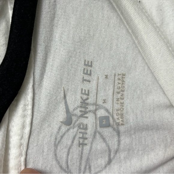 NIKE Mens T-shirt - Picture 3 of 3